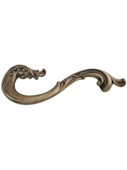 French Court Left-Hand Drawer Pull - 3 1/2 inch Center-to-Center in Monticello Silver.